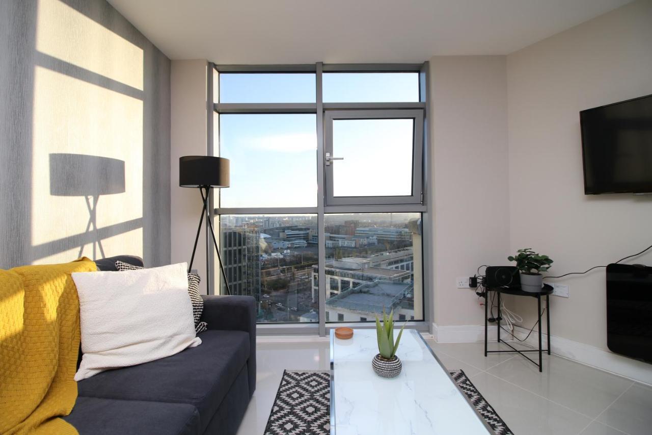 The Skyline - Luxury City Centre Flat With Designated Parking คาร์ดิฟฟ์ ภายนอก รูปภาพ