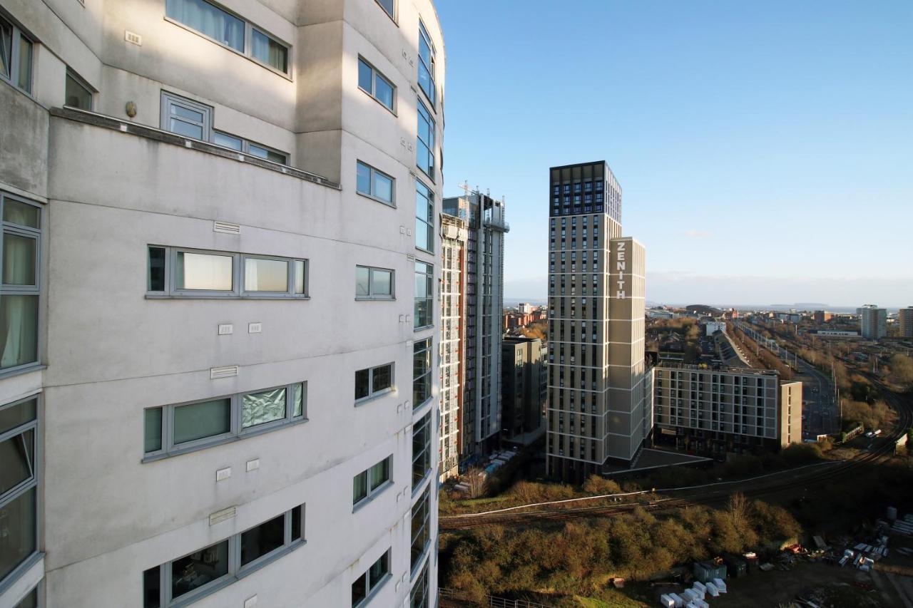 The Skyline - Luxury City Centre Flat With Designated Parking คาร์ดิฟฟ์ ภายนอก รูปภาพ
