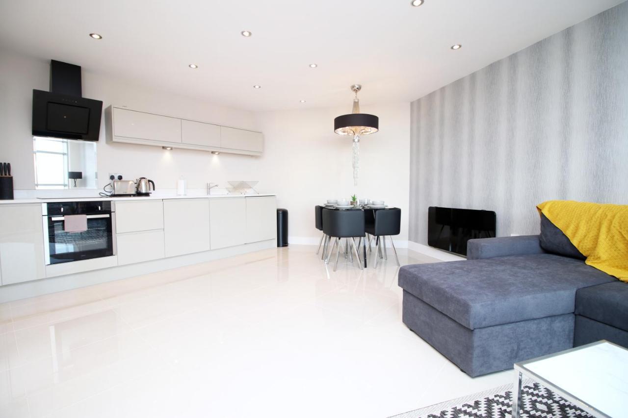 The Skyline - Luxury City Centre Flat With Designated Parking คาร์ดิฟฟ์ ภายนอก รูปภาพ