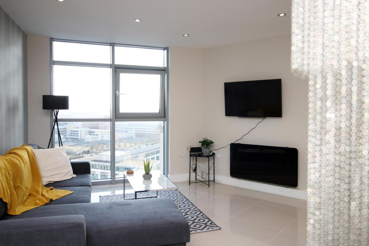 The Skyline - Luxury City Centre Flat With Designated Parking คาร์ดิฟฟ์ ภายนอก รูปภาพ