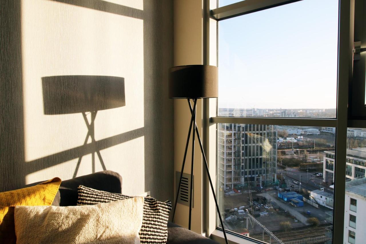 The Skyline - Luxury City Centre Flat With Designated Parking คาร์ดิฟฟ์ ภายนอก รูปภาพ