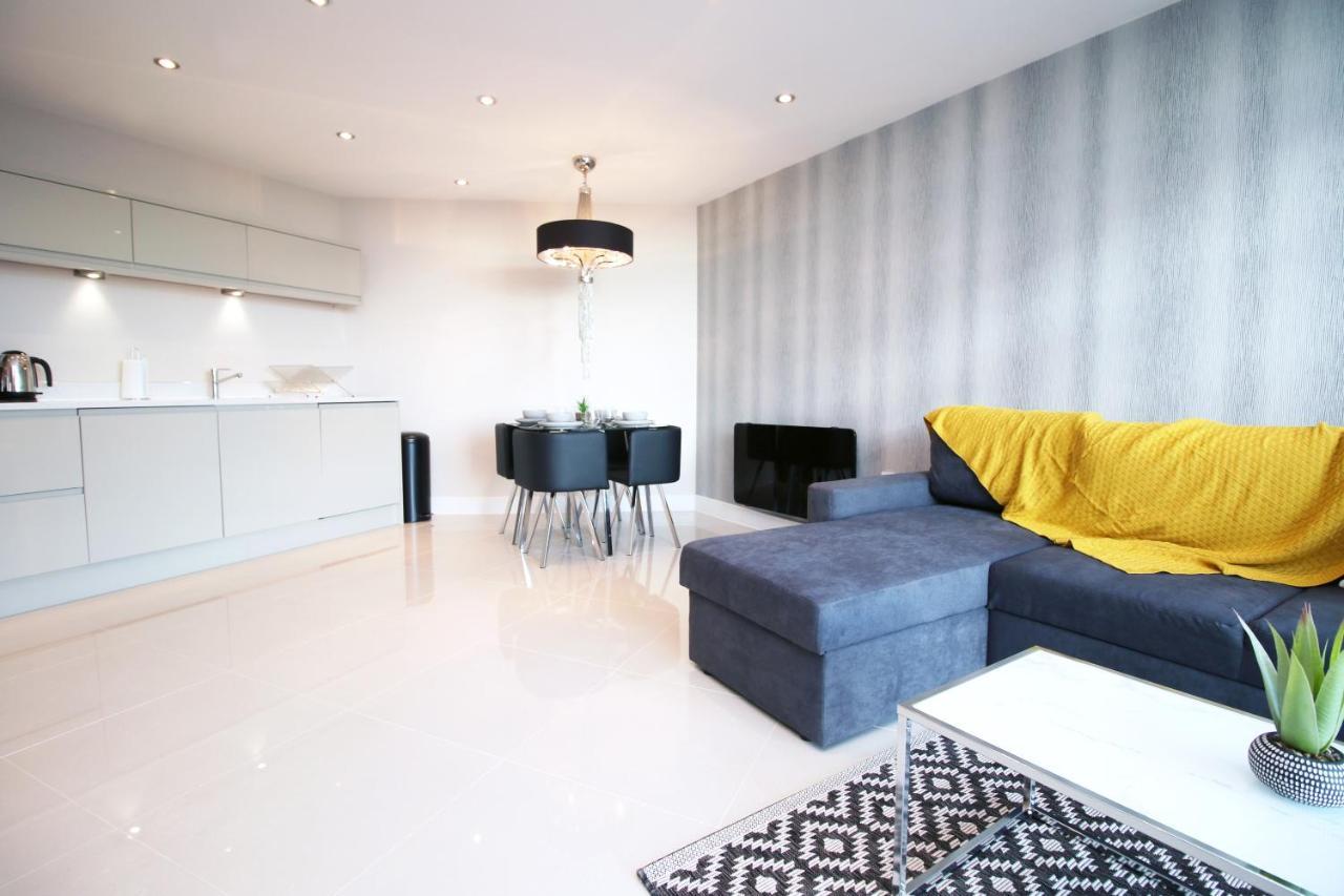 The Skyline - Luxury City Centre Flat With Designated Parking คาร์ดิฟฟ์ ภายนอก รูปภาพ